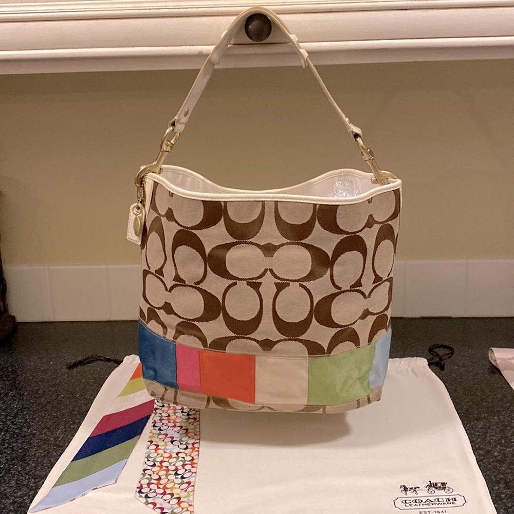 COACH jacquard w/multicolored band at base. Cream patent leather trim. #10858 - Picture 5 of 15